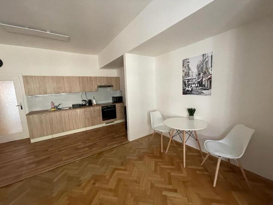 Prahabel - C15 Apartment ภายนอก รูปภาพ